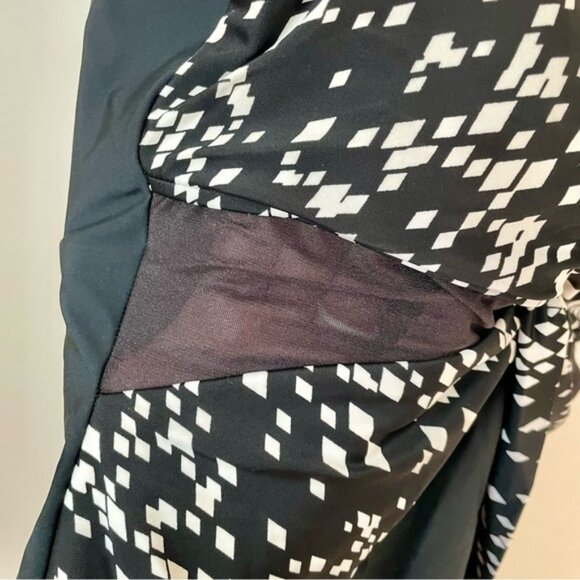 Miraclesuit Diamond Twist Front Slimming One Piece Swimsuit Black and White - Picture 4 of 6